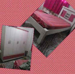 vendo uma cama de solteiro e um guarda roupa ( branco e rosa)
